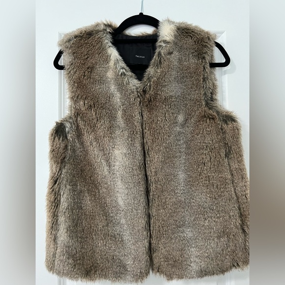 NWOT Talula Park Slope Faux Fur Vest (XS) - Picture 5 of 8